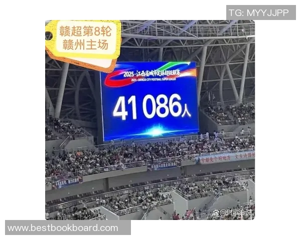 球迷热情高涨今晚三场比赛观众人数超六万大连上海赣超齐创佳绩 球迷热情高涨今晚三场比赛观众人数超六万大连上海赣超齐创佳绩